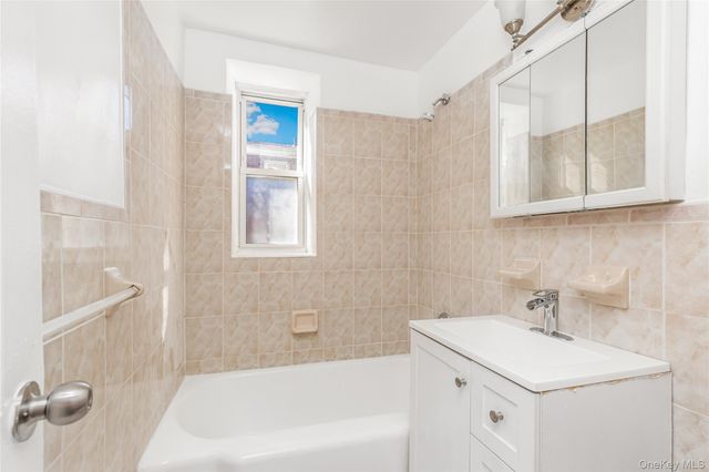 679 Warburton Avenue 2R, Yonkers, NY 10701