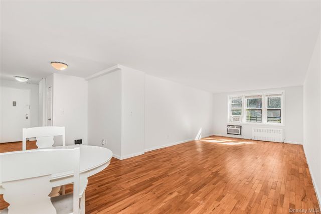 679 Warburton Avenue 2R, Yonkers, NY 10701