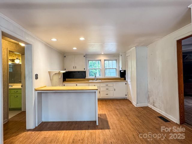 6689 Hildebran Shelby Road, Hickory, NC 28602