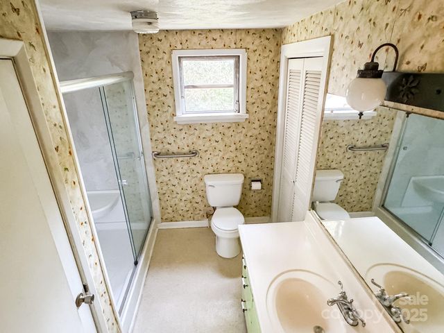 6689 Hildebran Shelby Road, Hickory, NC 28602