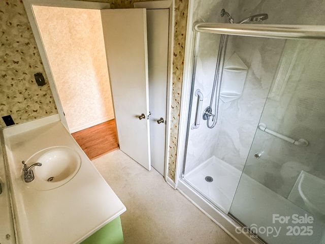 6689 Hildebran Shelby Road, Hickory, NC 28602