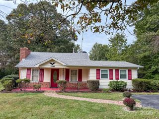 6689 Hildebran Shelby Road, Hickory, NC 28602