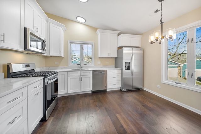 507 W Parkside Drive, Palatine, IL 60067