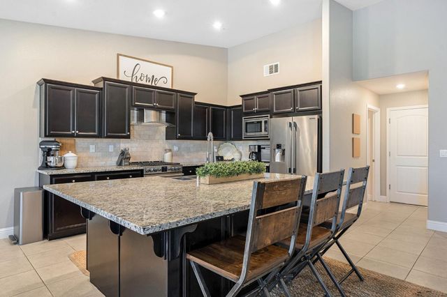 347 Maclure Avenue W, Madera, CA 93636
