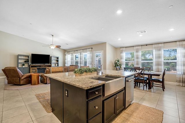 347 Maclure Avenue W, Madera, CA 93636