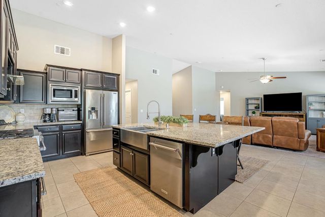 347 Maclure Avenue W, Madera, CA 93636