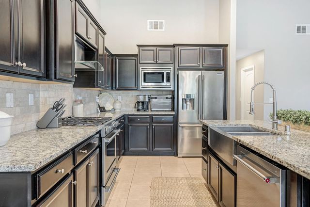 347 Maclure Avenue W, Madera, CA 93636