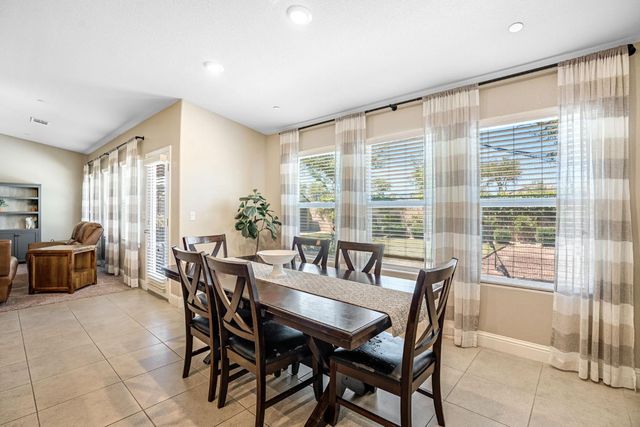 347 Maclure Avenue W, Madera, CA 93636