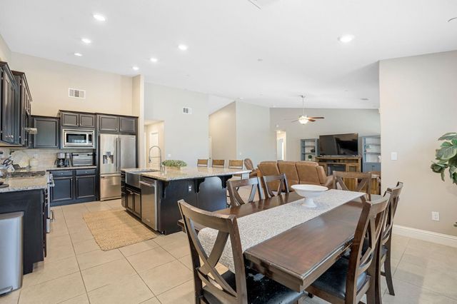347 Maclure Avenue W, Madera, CA 93636