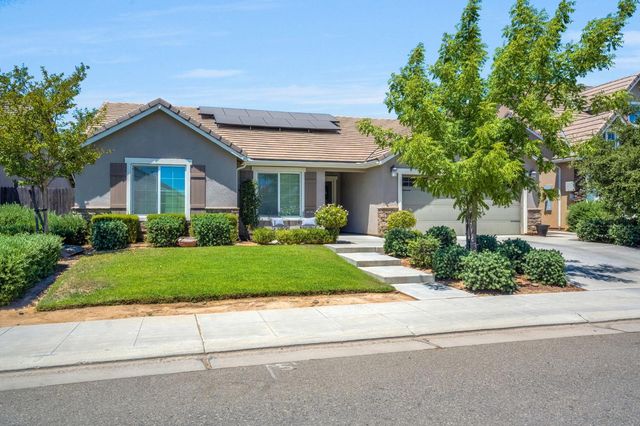 347 Maclure Avenue W, Madera, CA 93636