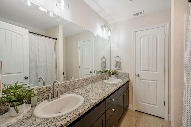 347 Maclure Avenue W, Madera, CA 93636