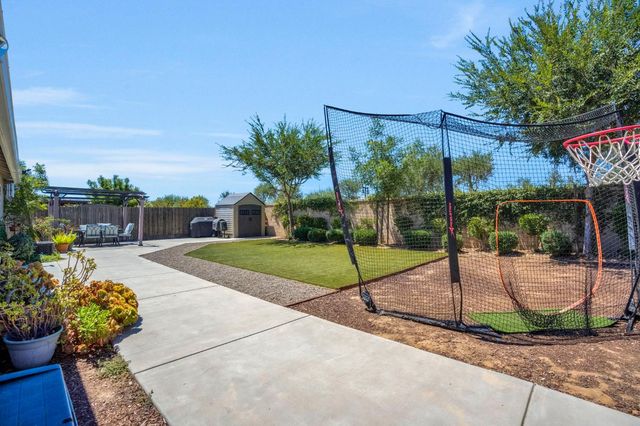 347 Maclure Avenue W, Madera, CA 93636