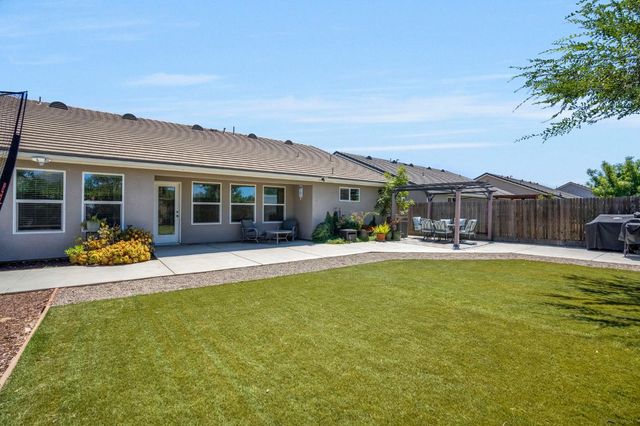 347 Maclure Avenue W, Madera, CA 93636