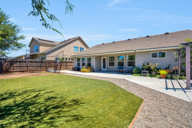 347 Maclure Avenue W, Madera, CA 93636