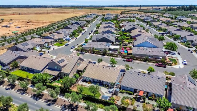 347 Maclure Avenue W, Madera, CA 93636