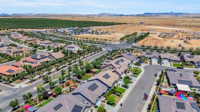 347 Maclure Avenue W, Madera, CA 93636