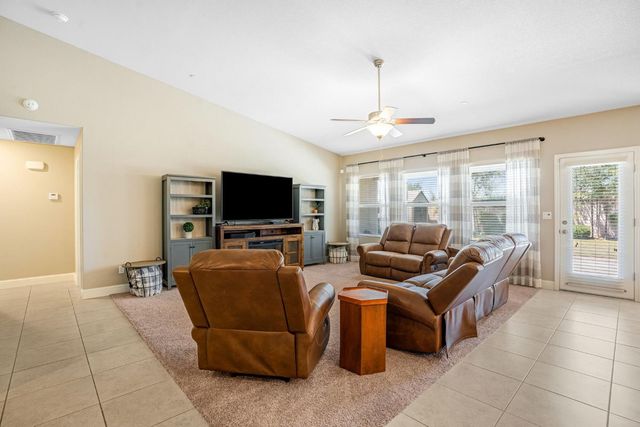 347 Maclure Avenue W, Madera, CA 93636