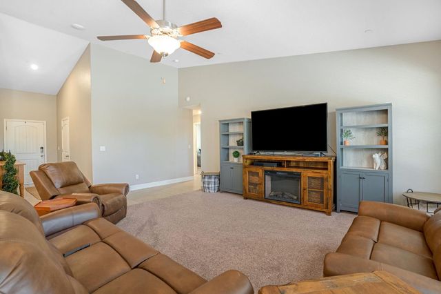 347 Maclure Avenue W, Madera, CA 93636