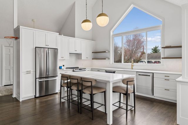 901 Mendakota Court, Mendota Heights, MN 55120