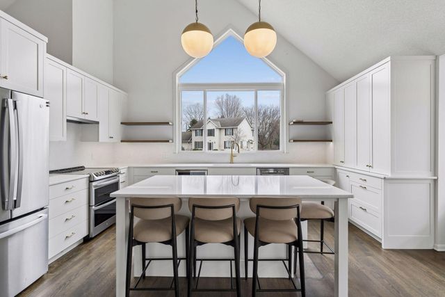 901 Mendakota Court, Mendota Heights, MN 55120