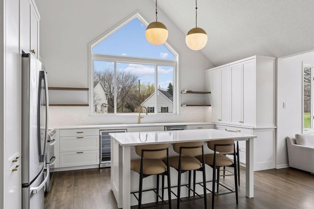 901 Mendakota Court, Mendota Heights, MN 55120