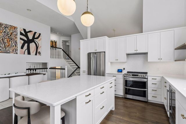 901 Mendakota Court, Mendota Heights, MN 55120