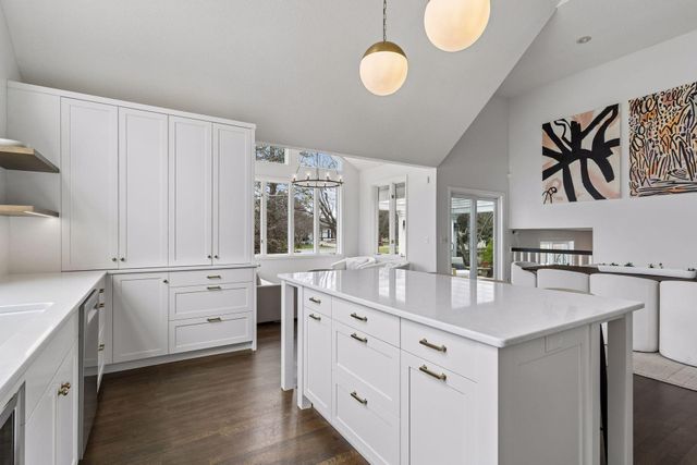 901 Mendakota Court, Mendota Heights, MN 55120