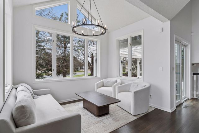 901 Mendakota Court, Mendota Heights, MN 55120