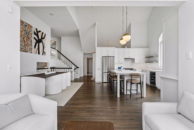 901 Mendakota Court, Mendota Heights, MN 55120