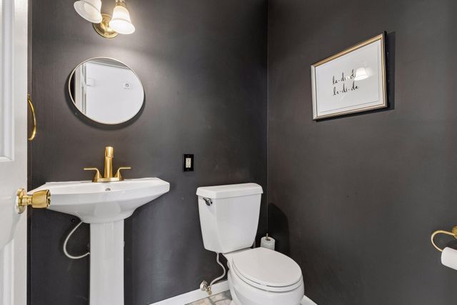 901 Mendakota Court, Mendota Heights, MN 55120