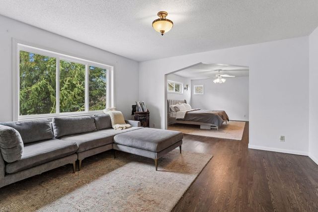 901 Mendakota Court, Mendota Heights, MN 55120