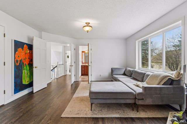 901 Mendakota Court, Mendota Heights, MN 55120