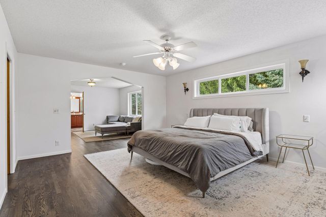 901 Mendakota Court, Mendota Heights, MN 55120