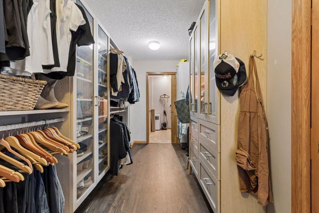 901 Mendakota Court, Mendota Heights, MN 55120