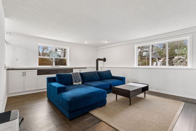 901 Mendakota Court, Mendota Heights, MN 55120