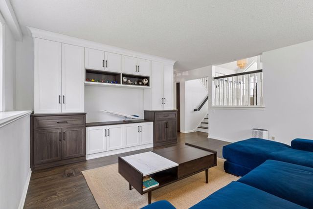 901 Mendakota Court, Mendota Heights, MN 55120