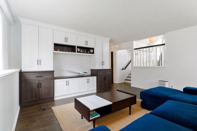 901 Mendakota Court, Mendota Heights, MN 55120