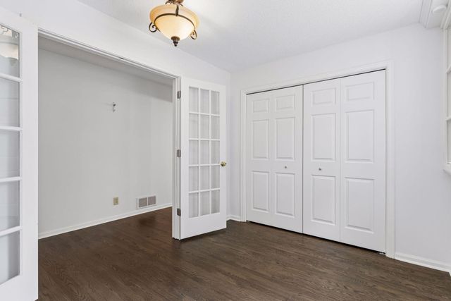 901 Mendakota Court, Mendota Heights, MN 55120