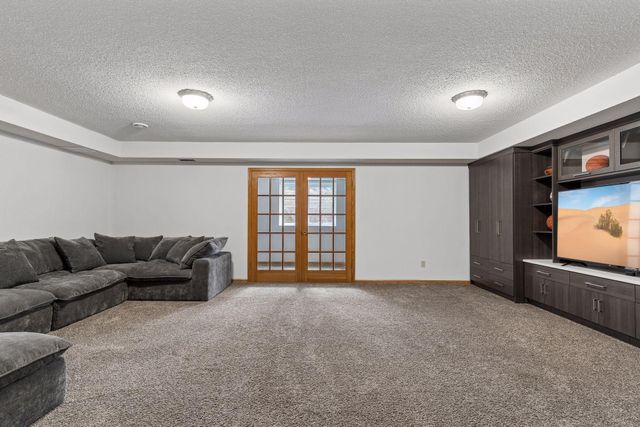 901 Mendakota Court, Mendota Heights, MN 55120