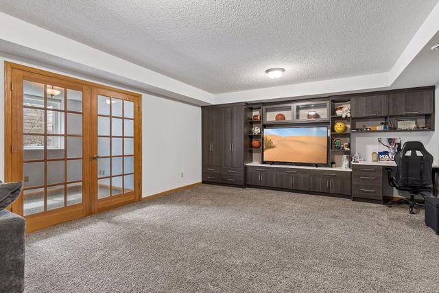 901 Mendakota Court, Mendota Heights, MN 55120