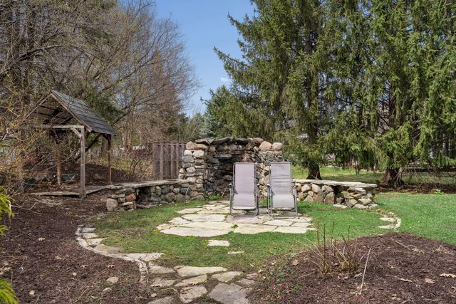 901 Mendakota Court, Mendota Heights, MN 55120