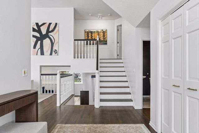 901 Mendakota Court, Mendota Heights, MN 55120