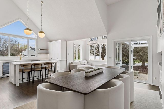 901 Mendakota Court, Mendota Heights, MN 55120