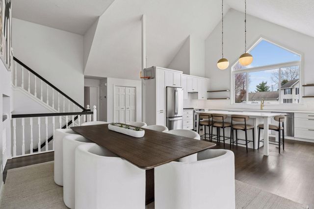 901 Mendakota Court, Mendota Heights, MN 55120