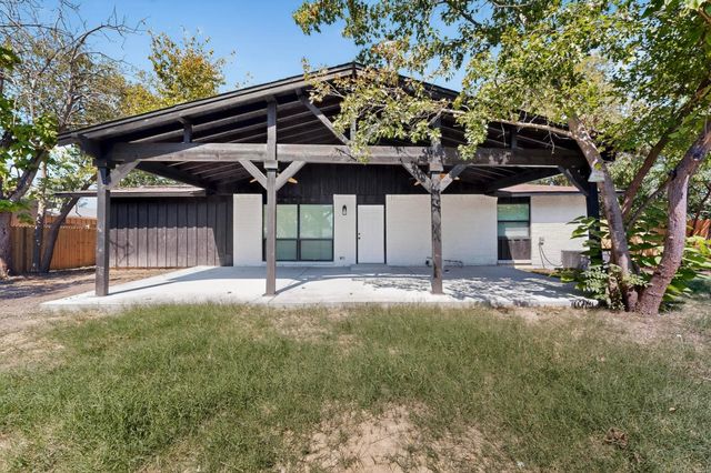2412 Northshore Drive, Carrollton, TX 75006