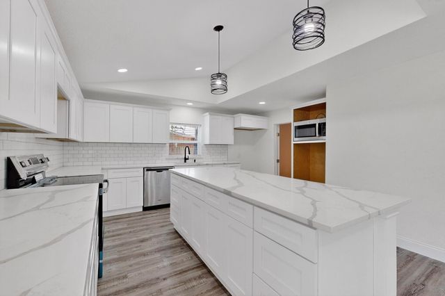 2412 Northshore Drive, Carrollton, TX 75006