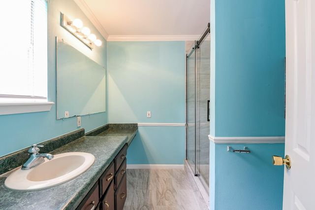 11122 Sunturf Lane, Houston, TX 77044
