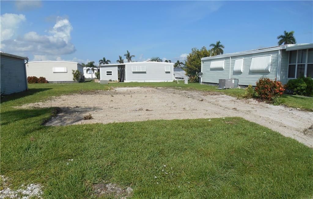 266 Shoreland DR, FORT MYERS, FL 33905 — photo 2