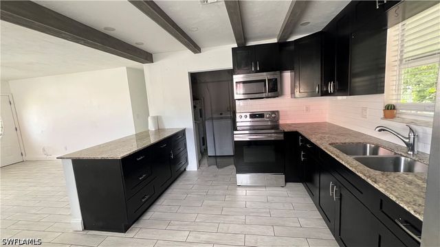 5374 Warren ST, Naples, FL 34113