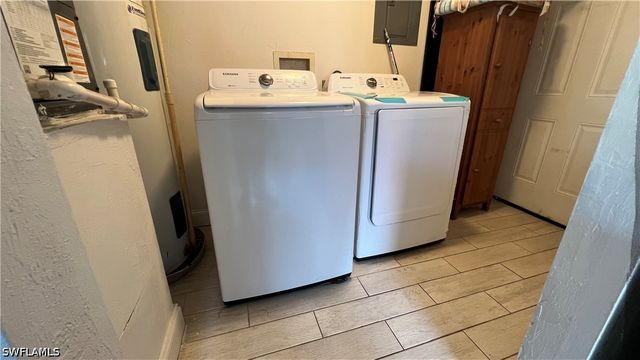 5374 Warren ST, Naples, FL 34113